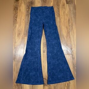 Fabletics Oasis PureLuxe High-Waisted Crossover Flare Indigo Marble | Yoga Gym